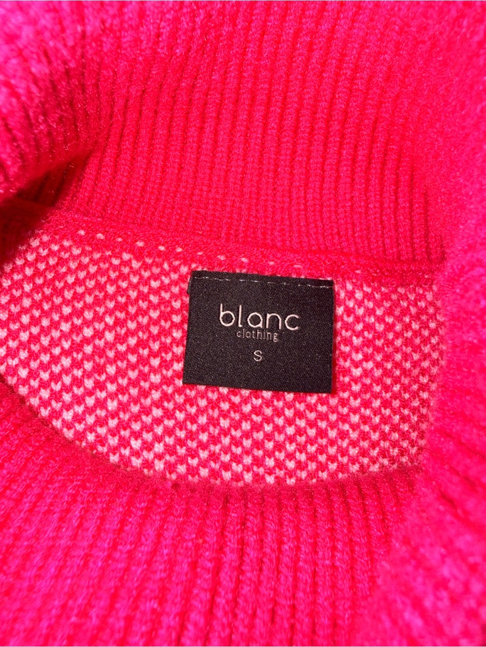 126. Sleeveless Turtleneck Mini Dress in Fuchsia and Light Pink - Picture 4 of 5